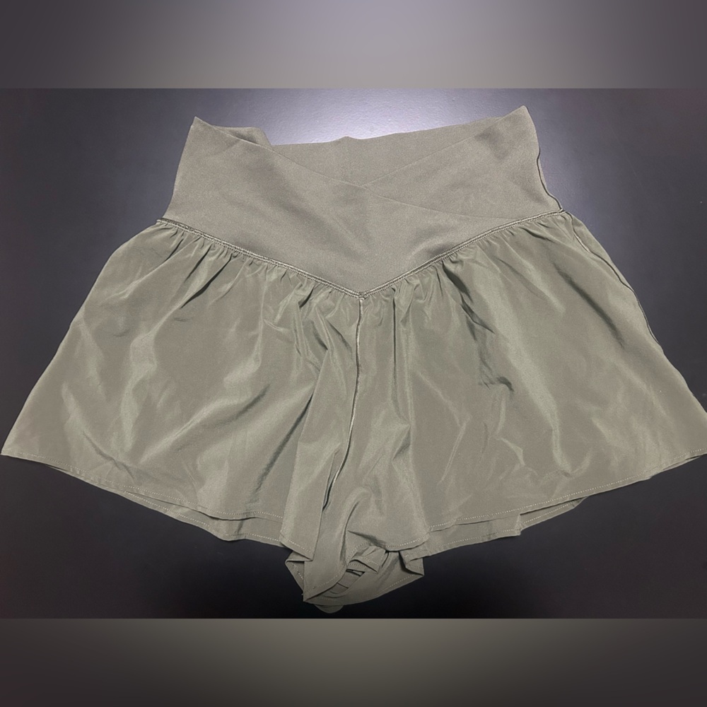 OFFLINE By Aerie Real Me
Crossover Flowy Short Olive Green